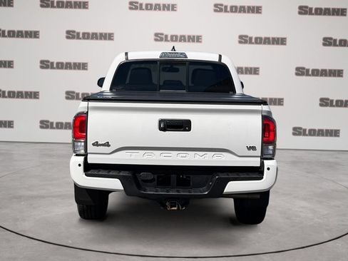 Used 2016 Toyota Tacoma Limited w/ Towing Package AWD/4WD image 4
