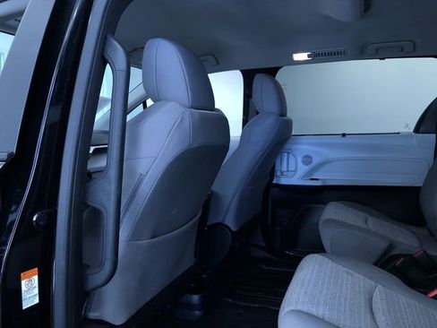 Certified 2025 Toyota Sienna LE image 18