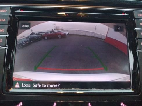 Used 2017 Volkswagen Jetta SEL image 34