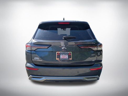 Used 2025 Mitsubishi Outlander SE FWD image 4