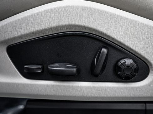 New 2026 Porsche Macan 4 Electric AWD/4WD image 23