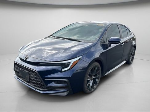 Used 2025 Toyota Corolla XSE FWD image 13