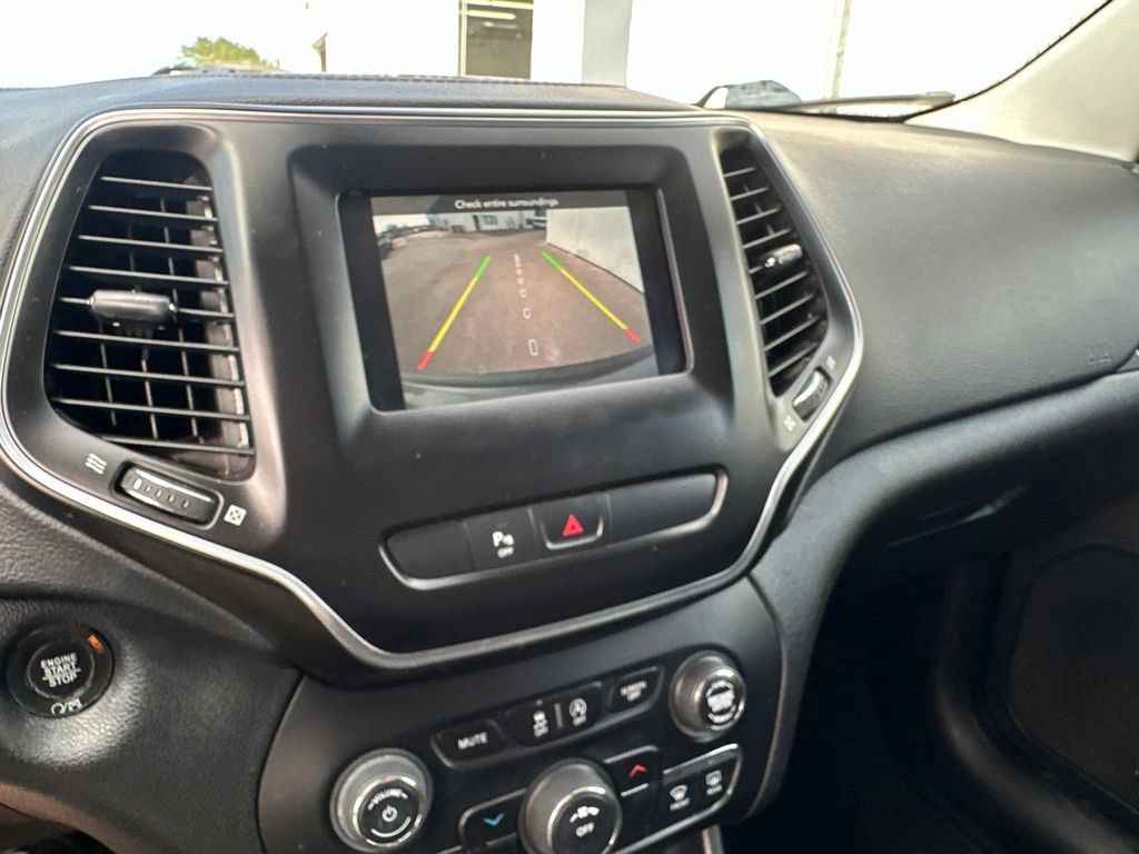 Certified 2019 Jeep Cherokee Latitude Plus AWD/4WD image 20