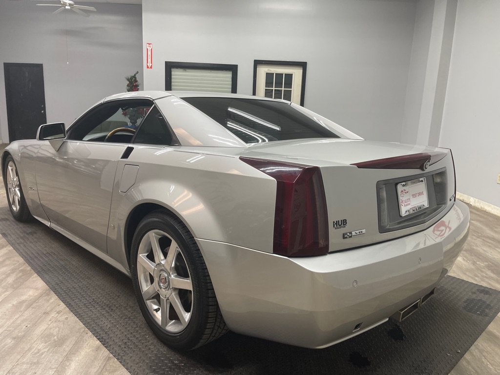 Used 2006 Cadillac XLR RWD image 12