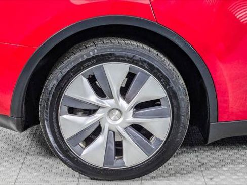 Used 2023 Tesla Model Y Long Range image 34