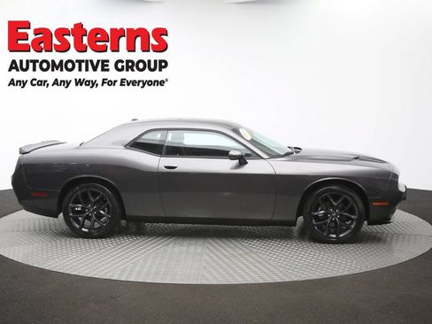 Used 2022 Dodge Challenger SXT w/ Driver Convenience Group RWD image 43