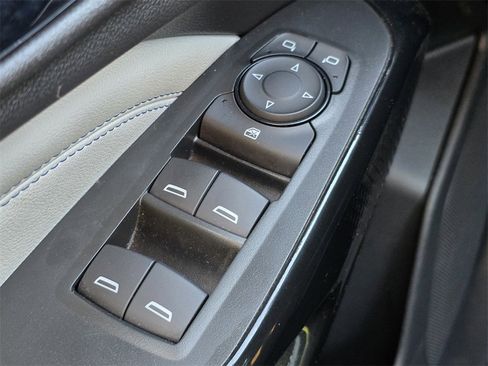 Certified 2025 Chevrolet Trax LT image 25