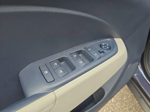 New 2026 Hyundai Venue SEL FWD image 17