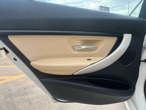 Used 2018 BMW 320i xDrive Sedan AWD/4WD image 32