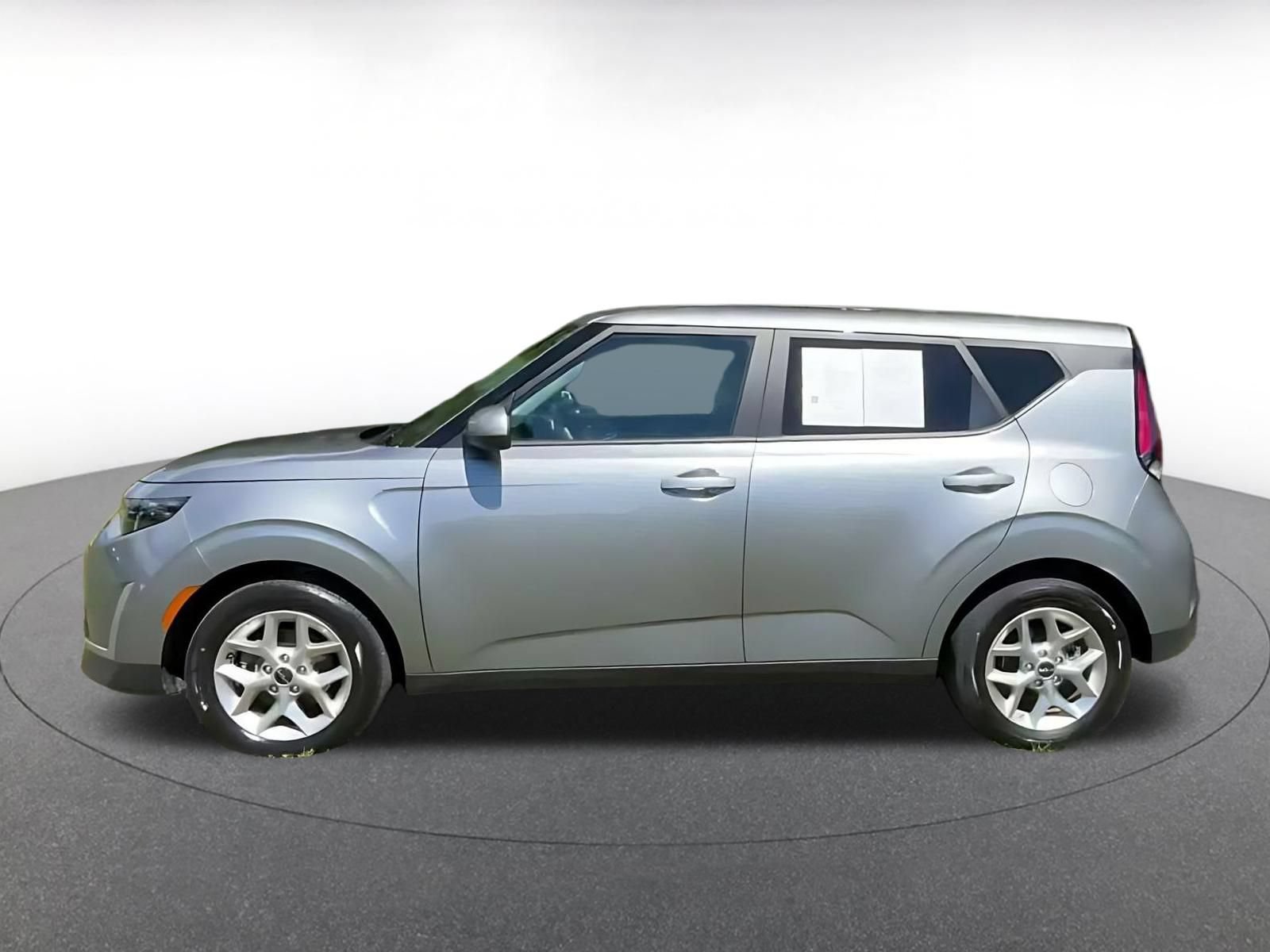 Used 2025 Kia Soul LX w/ LX Technology Package FWD image 8