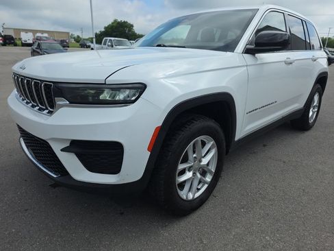 Used 2022 Jeep Grand Cherokee Laredo w/ Luxury Tech Group I AWD/4WD image 1