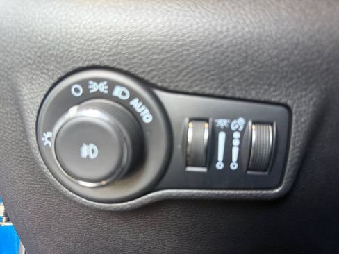 Used 2024 Jeep Compass Latitude AWD/4WD image 13