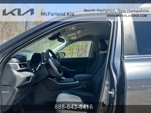 Used 2023 Toyota Highlander LE AWD/4WD image 10