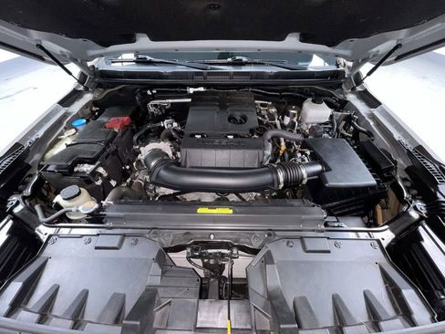 Used 2024 Nissan Frontier PRO-4X image 12