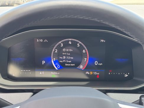 Used 2025 Volkswagen Jetta SE w/ Sunroof Package FWD image 23