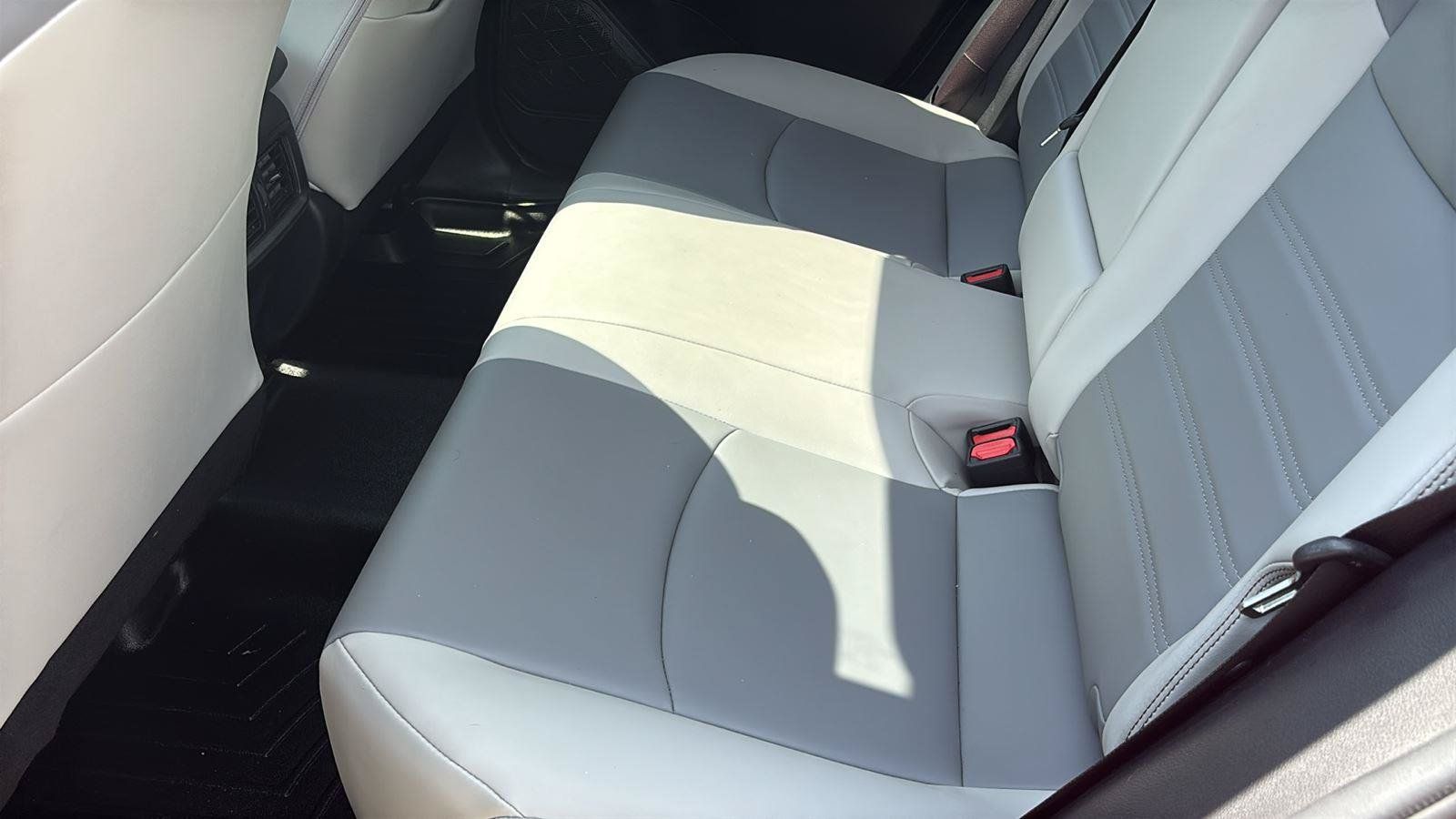 Used 2019 Toyota RAV4 XLE Premium FWD image 17
