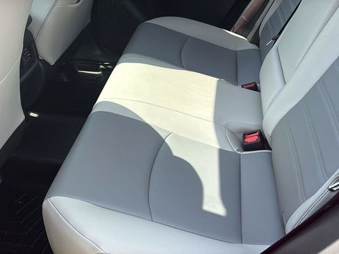 Used 2019 Toyota RAV4 XLE Premium FWD image 17
