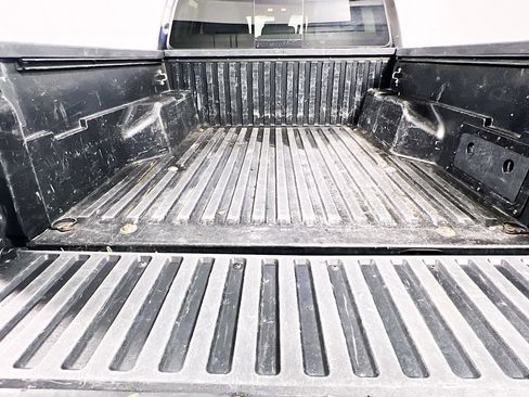 Used 2022 Toyota Tacoma SR5 w/ Technology Package RWD image 33