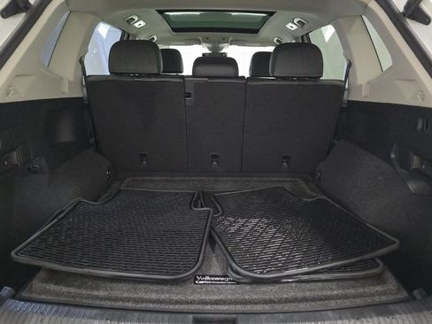 Used 2022 Volkswagen Tiguan SE w/ Panoramic Sunroof Package image 16