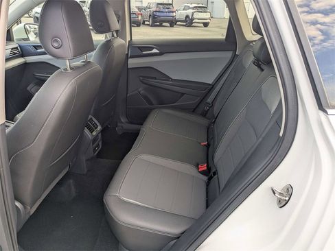 Used 2024 Volkswagen Taos SE image 14