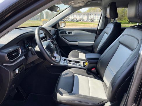 Used 2023 Ford Explorer XLT w/ Equipment Group 202A image 10