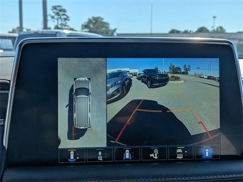 Used 2022 GMC Yukon XL SLT w/ SLT Luxury Package image 25