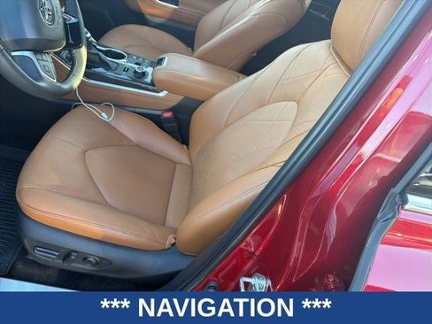 Used 2025 Toyota Highlander Platinum image 7
