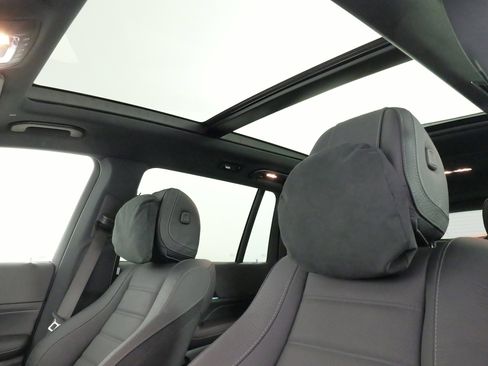 Used 2025 Mercedes-Benz GLS 450 4MATIC image 31