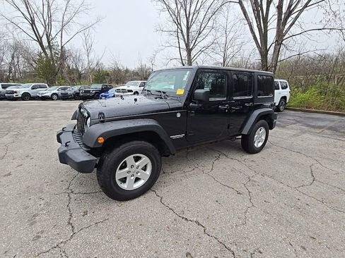 Used 2013 Jeep Wrangler Unlimited Sport image 2