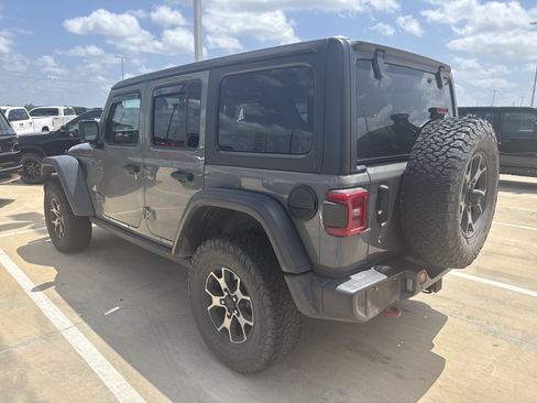 Used 2018 Jeep Wrangler Unlimited Rubicon w/ Dual Top Group AWD/4WD image 4