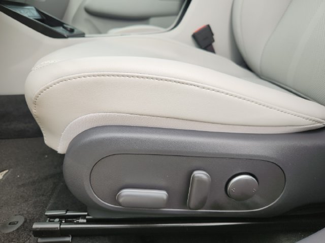 Used 2024 Hyundai Kona Limited FWD image 29