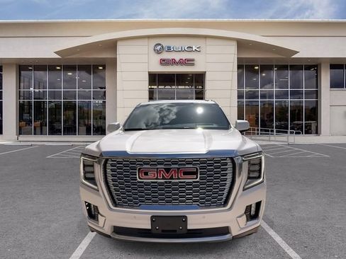 Certified 2022 GMC Yukon XL Denali w/ Denali Ultimate Package AWD/4WD image 4