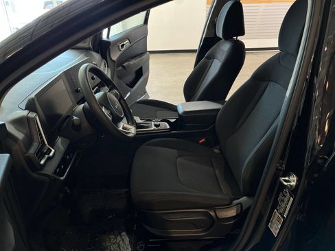 Used 2025 Kia Sportage LX FWD image 27