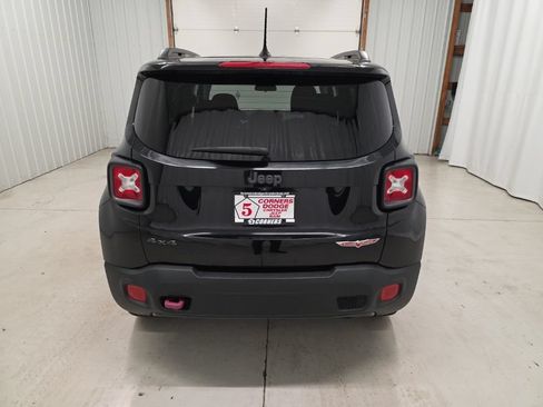 Used 2017 Jeep Renegade Trailhawk AWD/4WD image 4