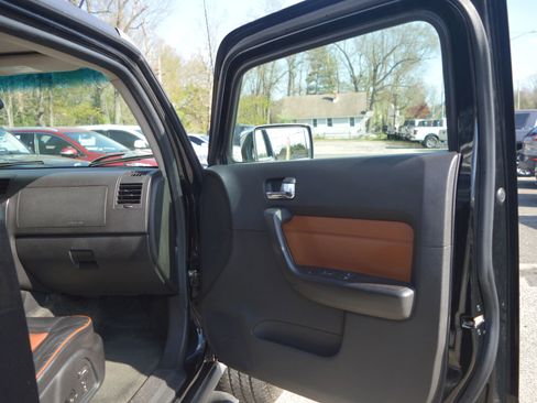 Used 2006 HUMMER H3 image 25