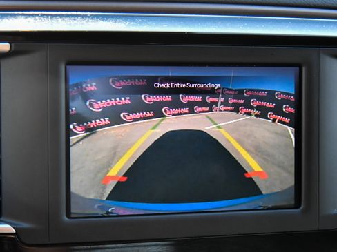 Used 2023 Chrysler Voyager LX FWD image 18