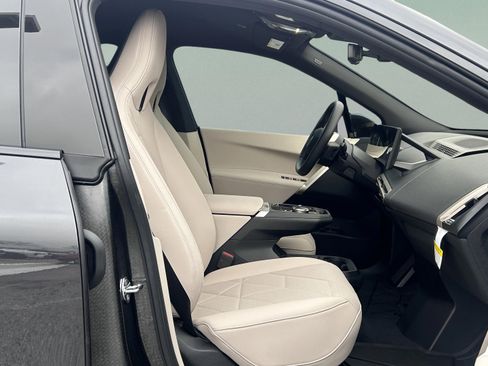 Used 2026 BMW iX xDrive45 w/ Premium Package image 32