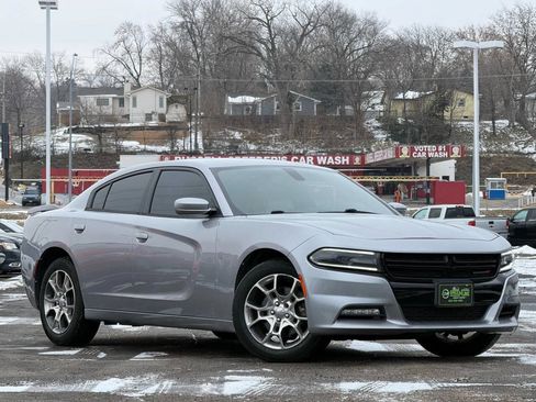 Used 2016 Dodge Charger SXT image 1