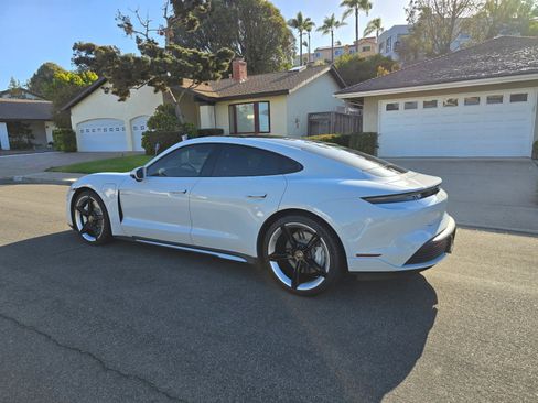 Used 2022 Porsche Taycan RWD image 9