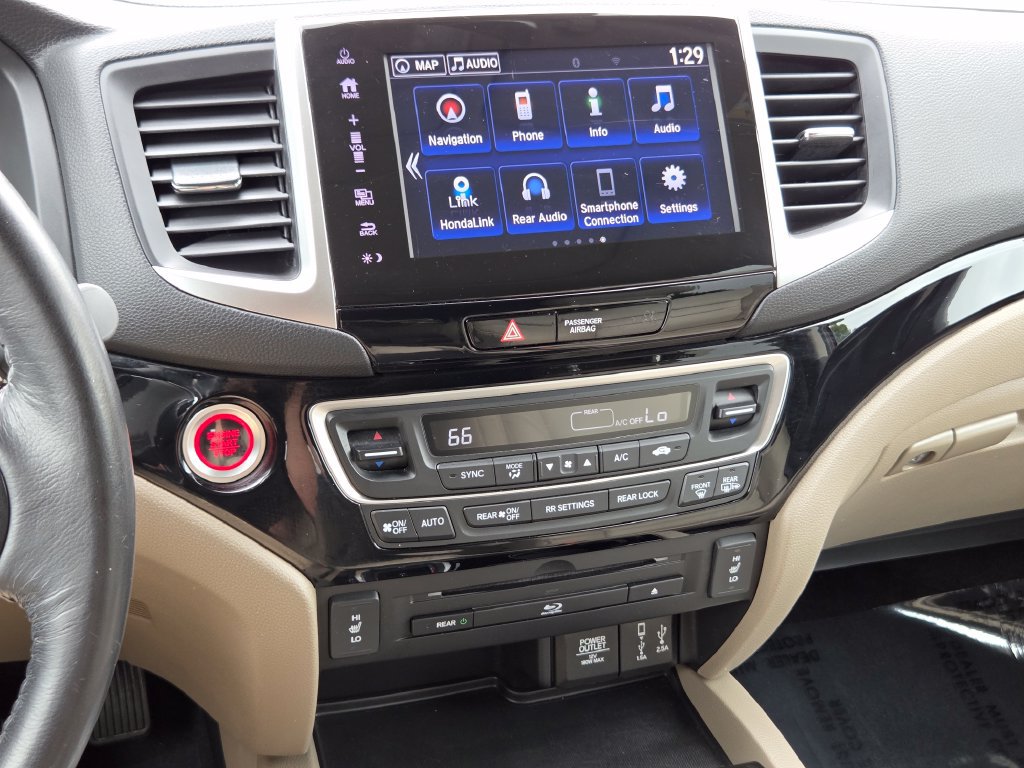 Certified 2018 Honda Pilot Touring image 40