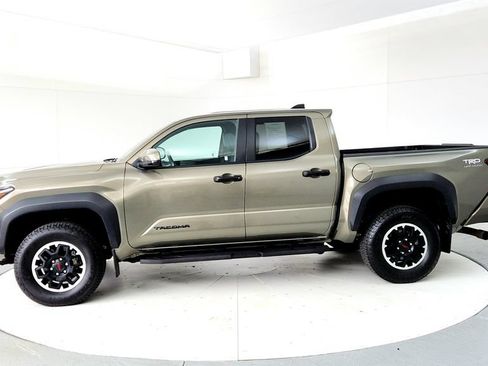 Certified 2024 Toyota Tacoma TRD Off-Road AWD/4WD image 3