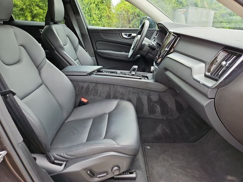 Used 2025 Volvo XC60 B5 Core AWD/4WD image 20