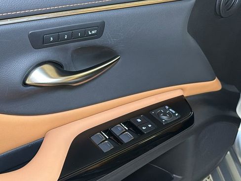 Certified 2022 Lexus ES 350 w/ Premium Package image 23