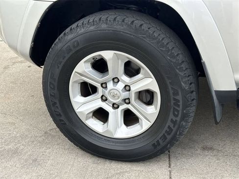 Used 2018 Toyota 4Runner SR5 Premium image 9