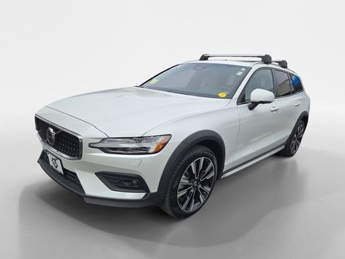 Certified 2024 Volvo V60 B5 Cross Country Ultimate image 30