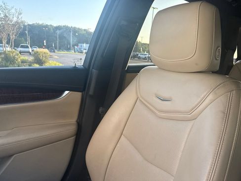 Used 2017 Cadillac XT5 Premium Luxury AWD/4WD image 4