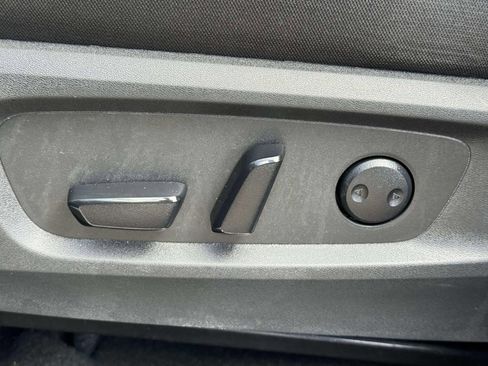 Used 2025 Nissan Pathfinder SV AWD/4WD image 17