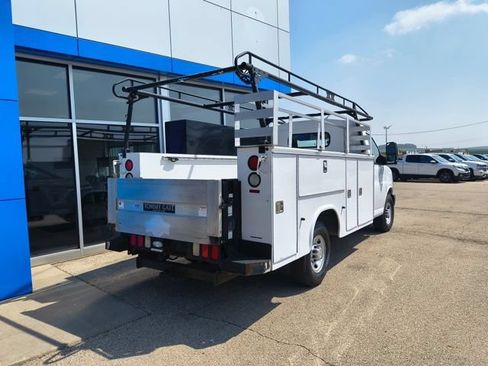 Used 2011 Chevrolet Express 3500 RWD image 3
