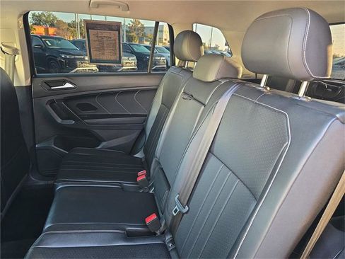 Used 2022 Volkswagen Tiguan SE image 11