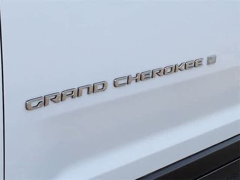 Used 2023 Jeep Grand Cherokee Limited image 13
